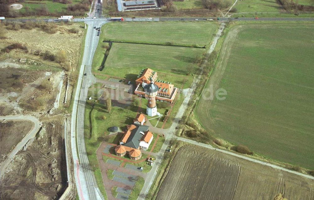 Schwedt / Oder von oben - Rekonstruierter Wasserturm mit Hotelkomplex in Schwedt - Süd.