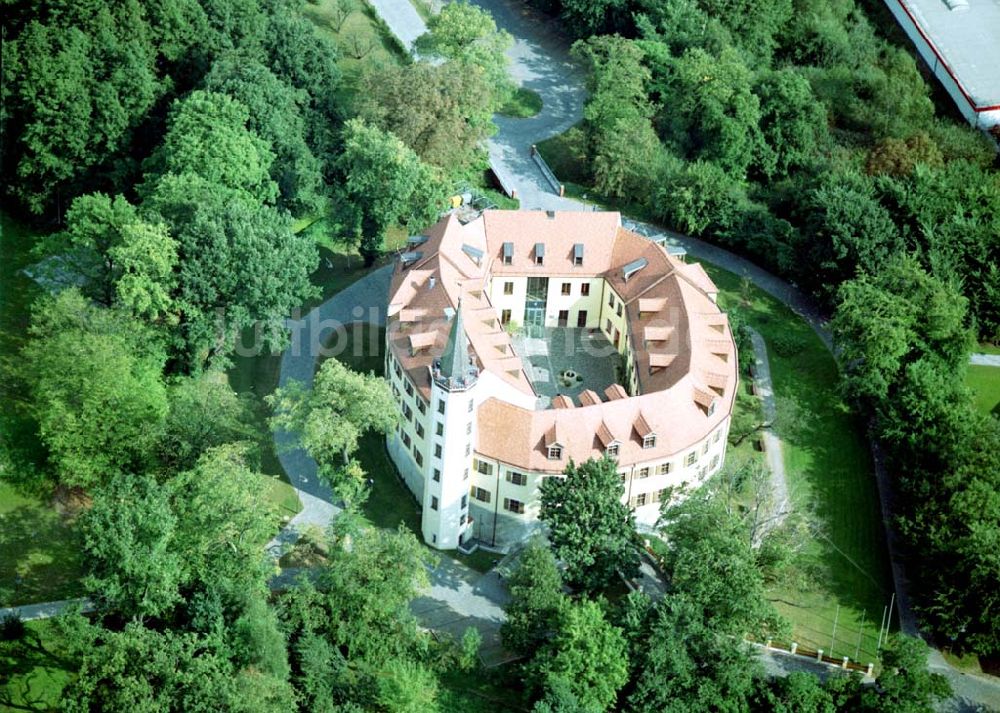 Luftaufnahme Jessen - 07.09.2002 Rekonstruiertes Schloß in Jessen / Brandenburg.