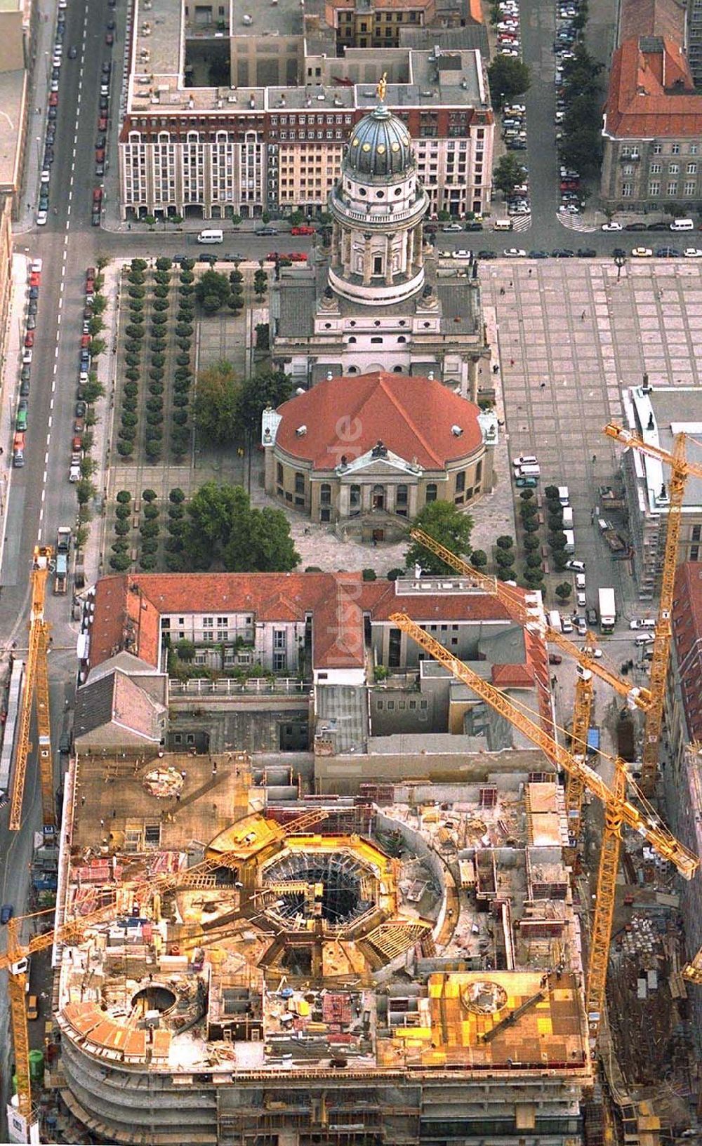 Luftaufnahme Berlin - Rekonstruktion des Deutschen Domes am Gendarmenmarkt in Berlin Mitte