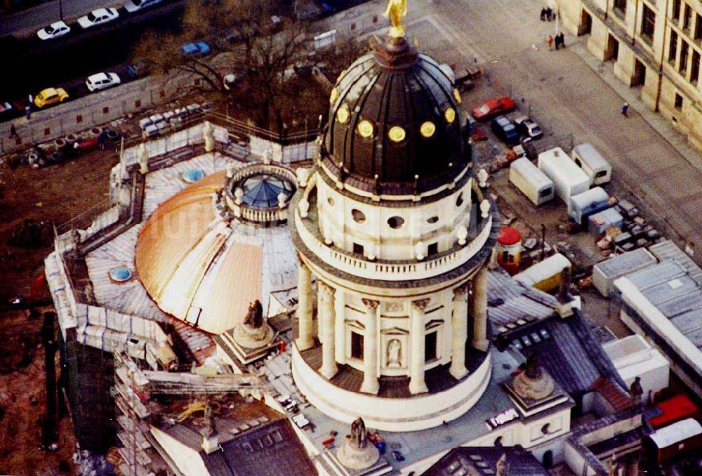 Luftaufnahme Berlin - Rekonstruktion des Deutschen Domes am Gendarmenmarkt Berlin Mitte