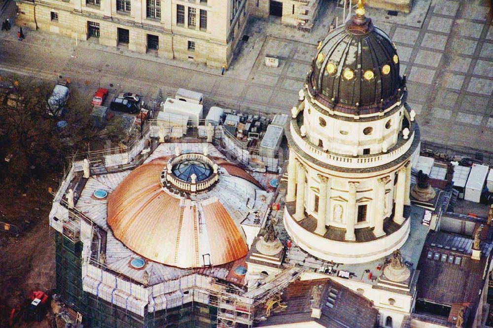 Berlin aus der Vogelperspektive: Rekonstruktion des Deutschen Domes am Gendarmenmarkt Berlin Mitte