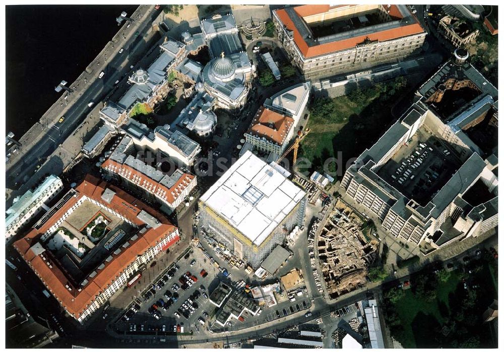 Luftaufnahme Dresden - Altstadt - Rekonstruktion der Dresdner Frauenkirche und Freilegung der Baufläche der MÜBAU an der Frauenkirche in Dresden.