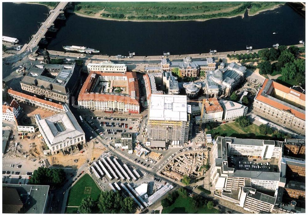 Dresden - Altstadt von oben - Rekonstruktion der Dresdner Frauenkirche und Freilegung der Baufläche der MÜBAU an der Frauenkirche in Dresden.