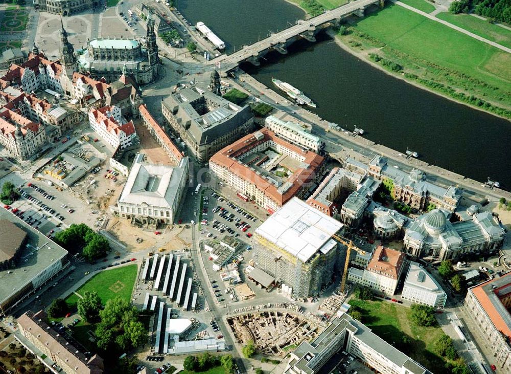 Dresden - Altstadt aus der Vogelperspektive: Rekonstruktion der Dresdner Frauenkirche und Freilegung der Baufläche der MÜBAU an der Frauenkirche in Dresden.