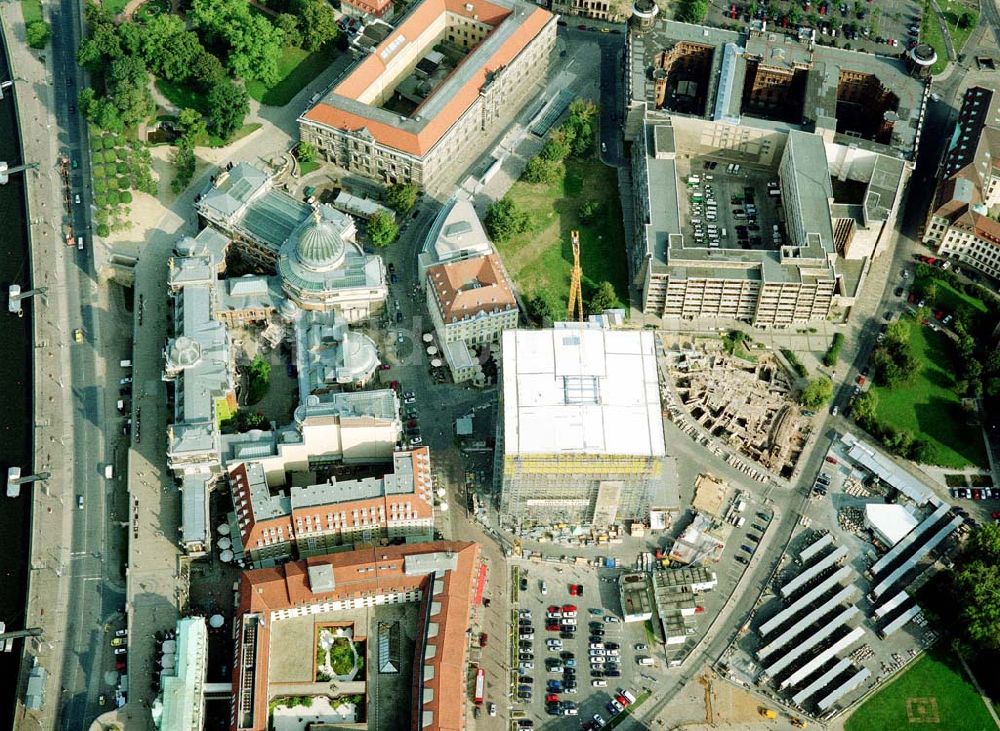 Dresden - Altstadt von oben - Rekonstruktion der Dresdner Frauenkirche und Freilegung der Baufläche der MÜBAU an der Frauenkirche in Dresden.