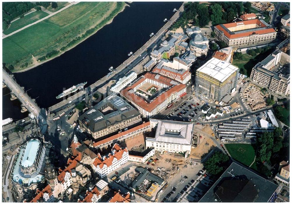 Dresden - Altstadt aus der Vogelperspektive: Rekonstruktion der Dresdner Frauenkirche und Freilegung der Baufläche der MÜBAU an der Frauenkirche in Dresden.