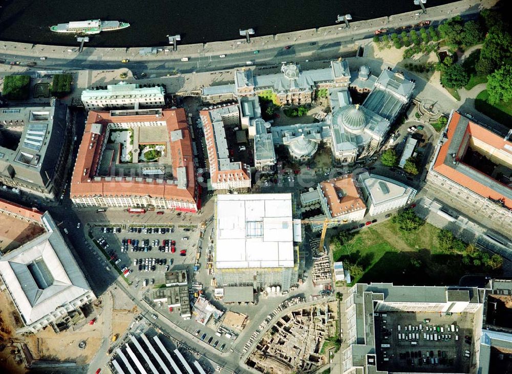 Luftbild Dresden - Altstadt - Rekonstruktion der Dresdner Frauenkirche und Freilegung der Baufläche der MÜBAU an der Frauenkirche in Dresden.