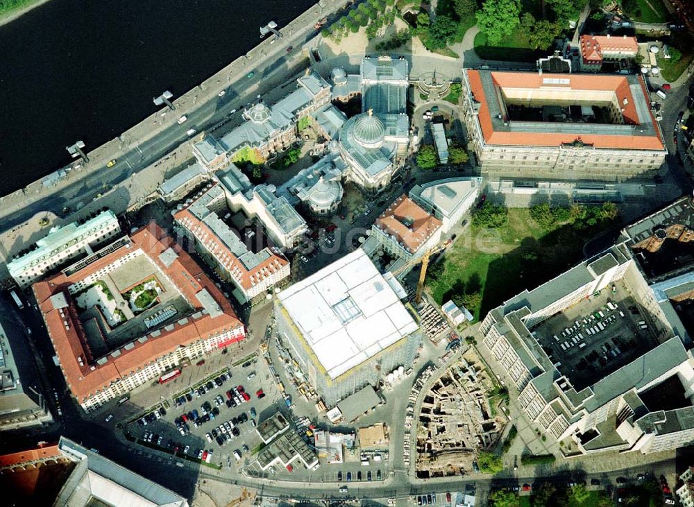 Dresden - Altstadt von oben - Rekonstruktion der Dresdner Frauenkirche und Freilegung der Baufläche der MÜBAU an der Frauenkirche in Dresden.