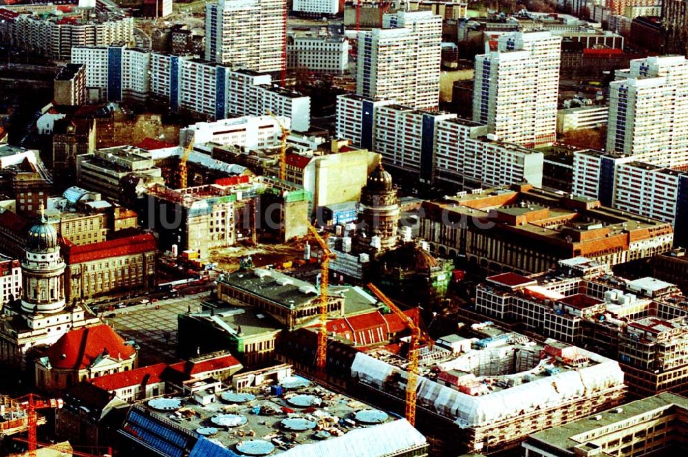 Berlin aus der Vogelperspektive: 12.02.1995 Rekonstruktion Hotel Metropol an der Friedrichstraße