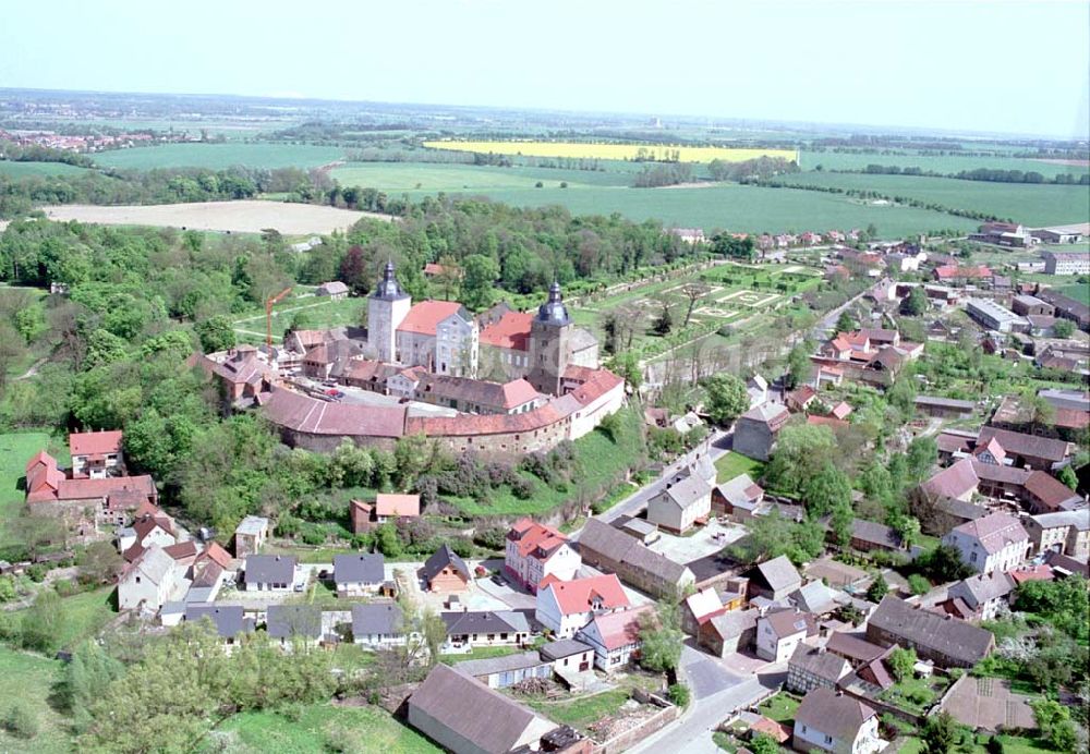 Hundisburg/Sachsen-Anhalt von oben - Rekonstruktion der Hundisburg südlich von Haldensleben in Sachsen-Anhalt Datum: 05.05.03