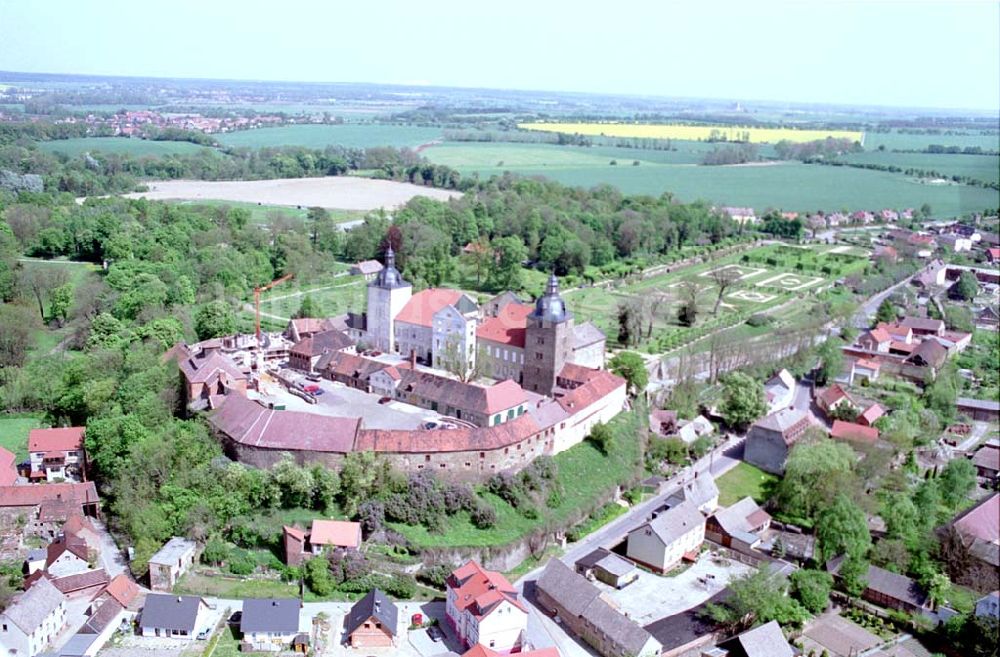 Hundisburg/Sachsen-Anhalt aus der Vogelperspektive: Rekonstruktion der Hundisburg südlich von Haldensleben in Sachsen-Anhalt Datum: 05.05.03