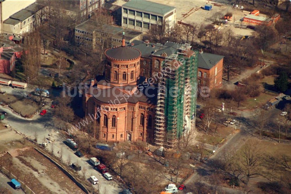 Berlin von oben - Rekonstruktion der Kirche Engelbecken in Berlin Mitte. Datum: 1995