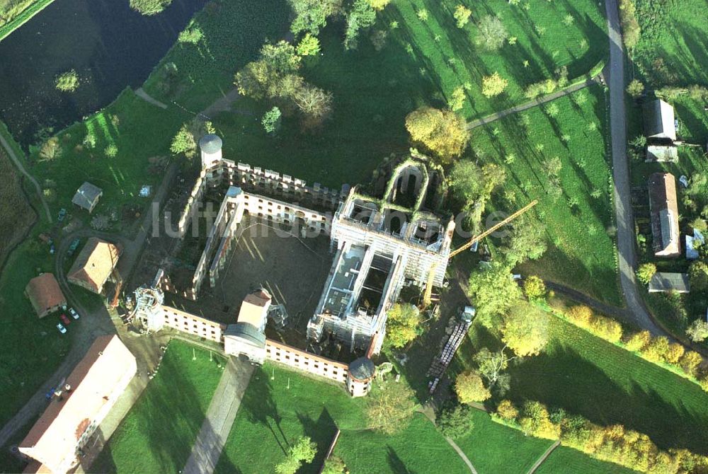 Luftaufnahme Darguhn / MV - Rekonstruktion der Kloster- und Schloßanlage Darguhn. Bauherr: Stadtverwaltung Darguhn, Herr Dr. Kladen, 17159 Darguhn.