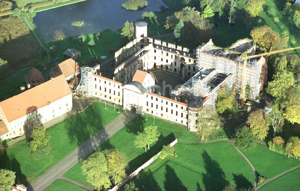 Luftbild Darguhn / MV - Rekonstruktion der Kloster- und Schloßanlage Darguhn. Bauherr: Stadtverwaltung Darguhn, Herr Dr. Kladen, 17159 Darguhn.