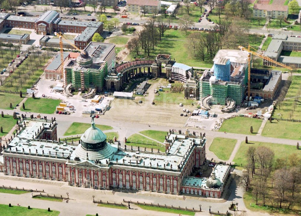 Luftbild Potsdam - Rekonstruktion des Neuen Palais in Potsdam.