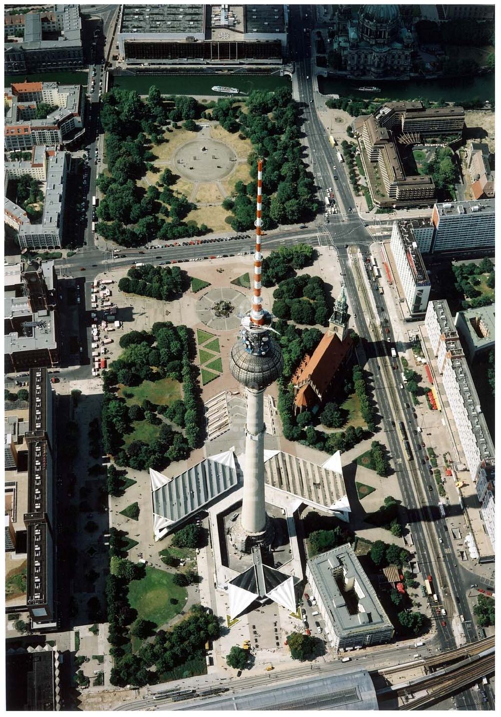 Berlin von oben - Rekonstruktion der Schaftwände des Fernsehturmes am Berliner Alexanderplatz.