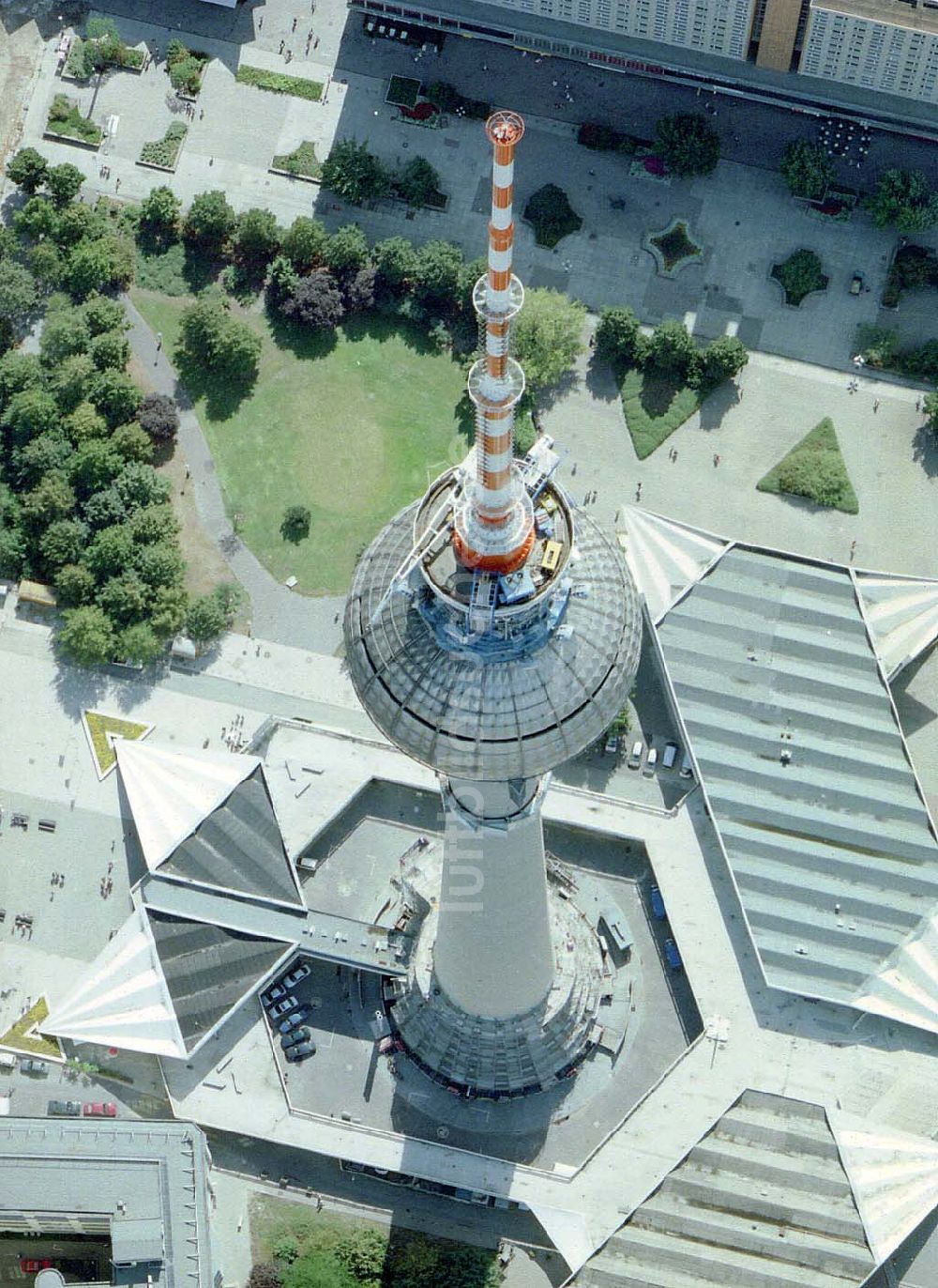 Berlin von oben - Rekonstruktion der Schaftwände des Fernsehturmes am Berliner Alexanderplatz.