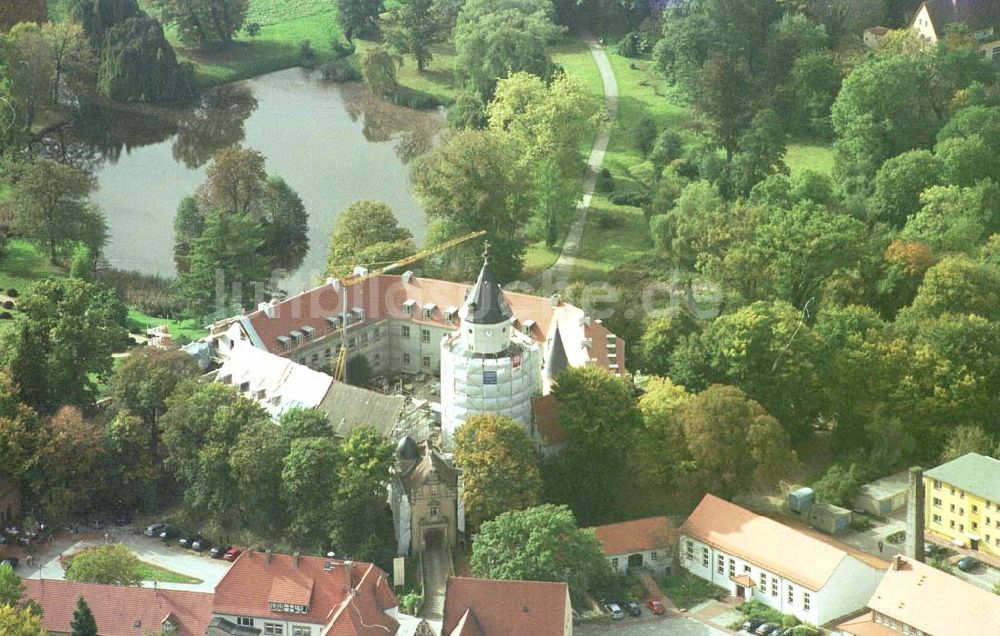 Luftaufnahme Wiesenburg / BRB - Rekonstruktion des Schloß Wiesenburg in Wiesenburg (westl. von Belzig) in Brandenburg