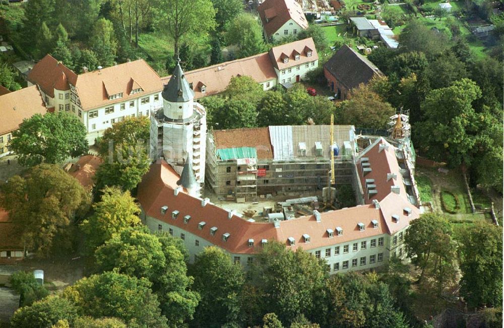 Luftbild Wiesenburg / BRB - Rekonstruktion des Schloß Wiesenburg in Wiesenburg (westl. von Belzig) in Brandenburg