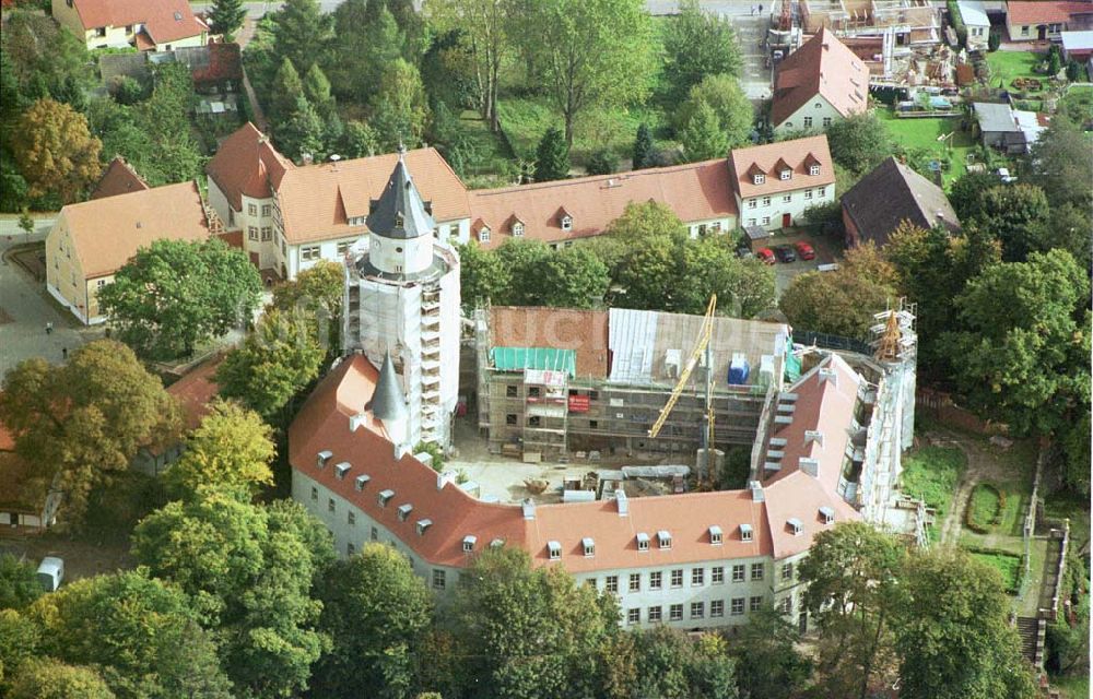 Luftaufnahme Wiesenburg / BRB - Rekonstruktion des Schloß Wiesenburg in Wiesenburg (westl. von Belzig) in Brandenburg