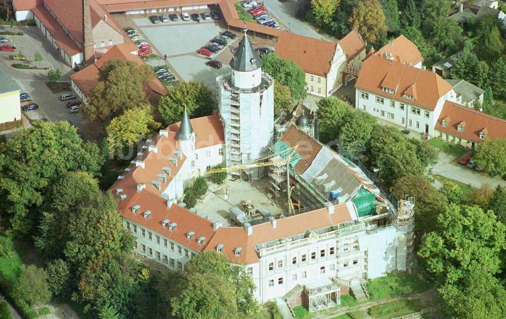 Wiesenburg / BRB aus der Vogelperspektive: Rekonstruktion des Schloß Wiesenburg in Wiesenburg (westl. von Belzig) in Brandenburg