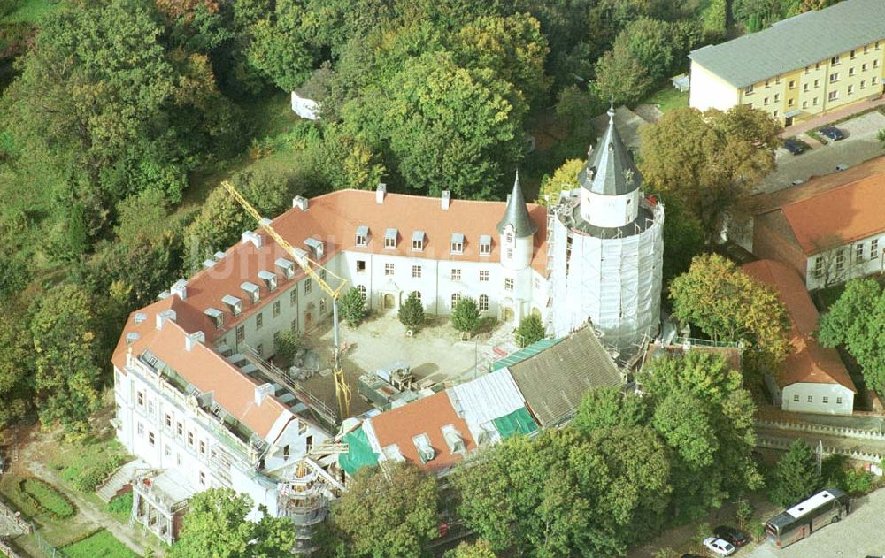 Wiesenburg / BRB aus der Vogelperspektive: Rekonstruktion des Schloß Wiesenburg in Wiesenburg (westl. von Belzig) in Brandenburg