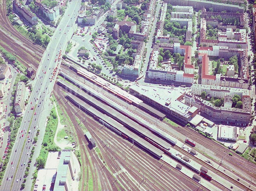 Berlin - Lichtenberg aus der Vogelperspektive: Rekonstruktionsarbeiten am S-Bahnhof Berlin - Lichtenberg.