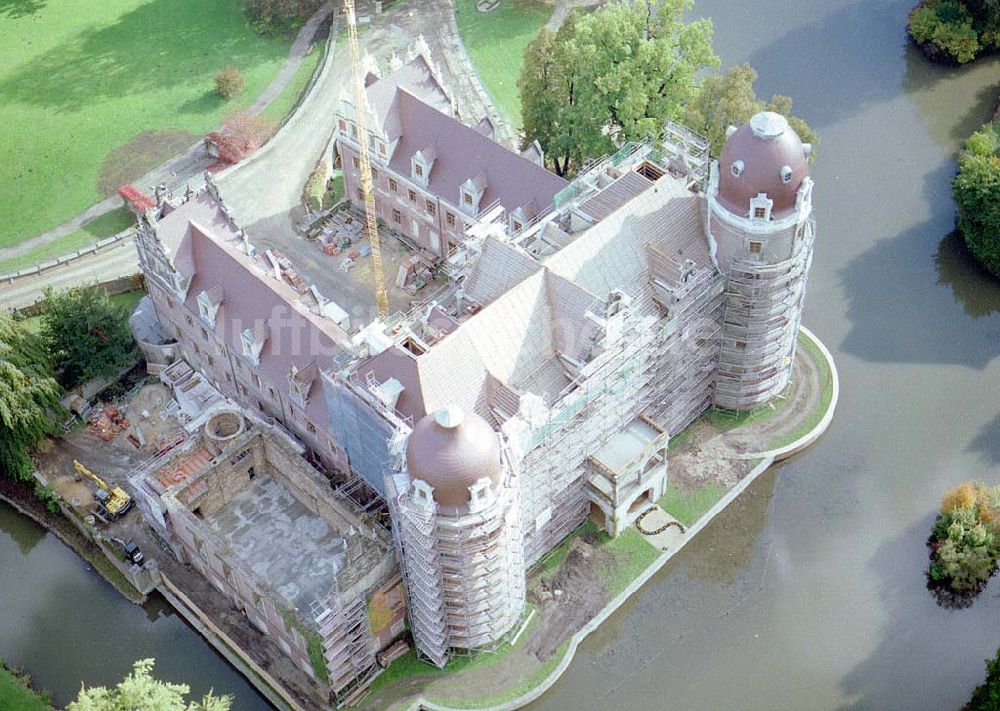 Bad Muskau von oben - Rekonstruktionsarbeiten am Neuen Schloß in Bad Muskau / Lausitz - Brandenburg.