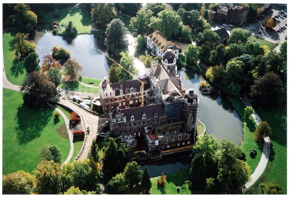 Luftaufnahme Bad Muskau - Rekonstruktionsarbeiten am Neuen Schloß in Bad Muskau / Lausitz - Brandenburg.