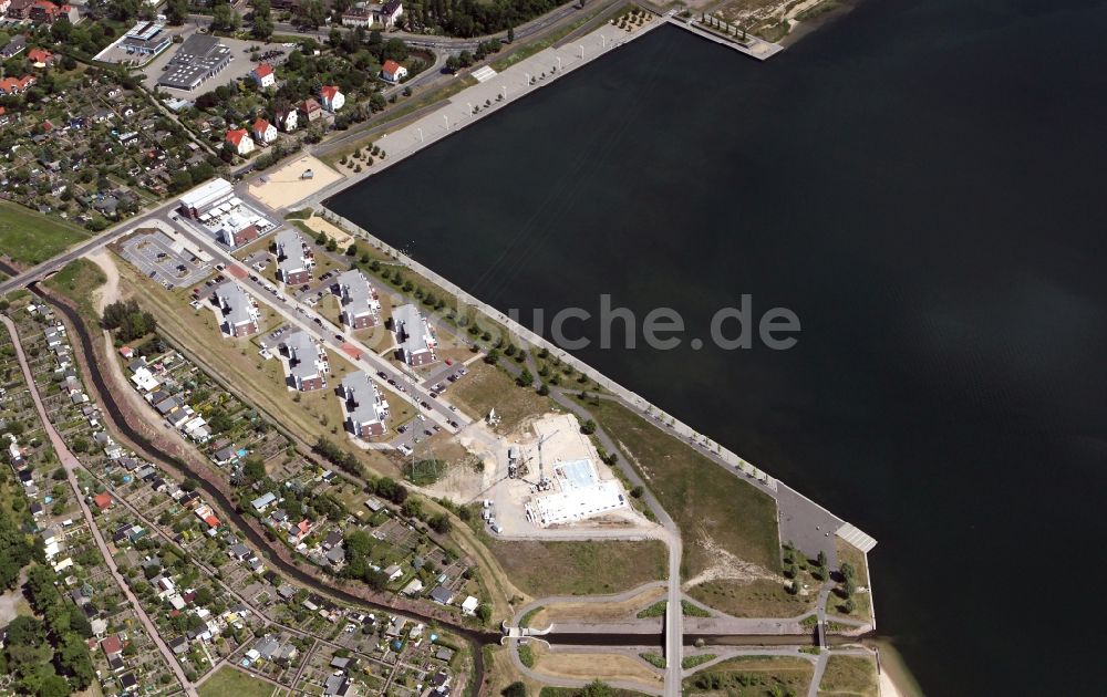 Bitterfeld von oben - Rekultivierungsfläche Wasserfront am Bernsteinsee in Bitterfeld in Sachsen-Anhalt