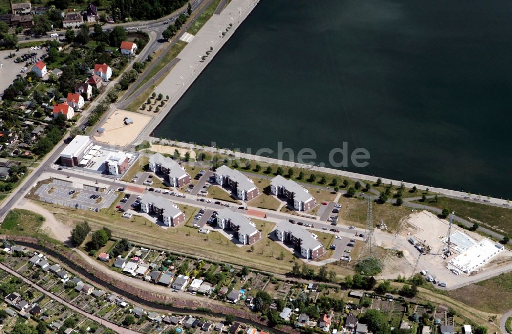 Bitterfeld aus der Vogelperspektive: Rekultivierungsfläche Wasserfront am Bernsteinsee in Bitterfeld in Sachsen-Anhalt