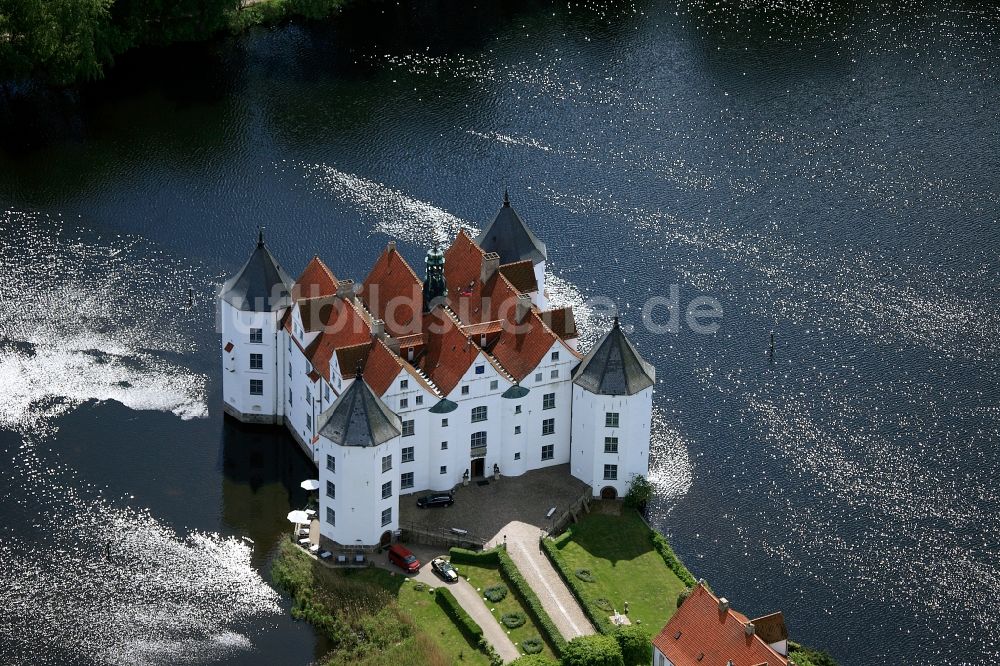 Glücksburg von oben - Renaissances- Wasserschloß Schloss Glücksburg im Bundesland Schleswig-Holstein