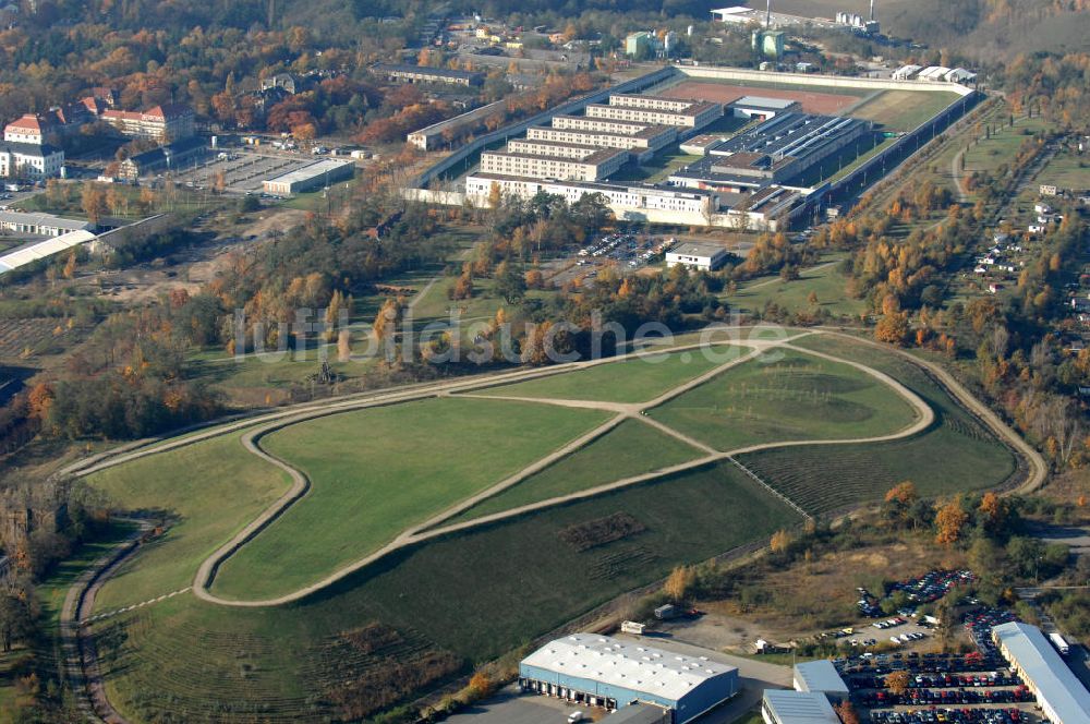 Dresden von oben - Renaturierte Deponie und JVA Dresden