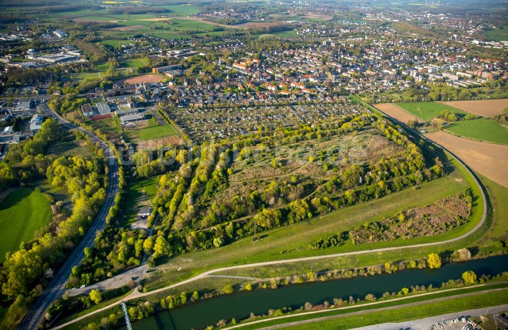 Hamm von oben - Renaturierte Müllhalde an der Römerstraße nördlich des Lippe- Ufers im Stadtbezirk Bockum-Hövel in Hamm im Bundesland Nordrhein-Westfalen