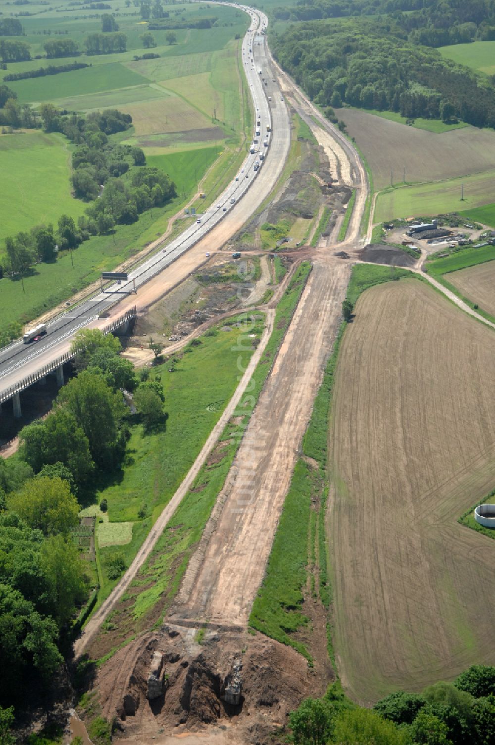 Wutha-Farnroda aus der Vogelperspektive: Renaturierung der Autobahn- Trasse der BAB A4 über die Hörselberge im Waldgebiet in Wutha-Farnroda im Bundesland Thüringen, Deutschland