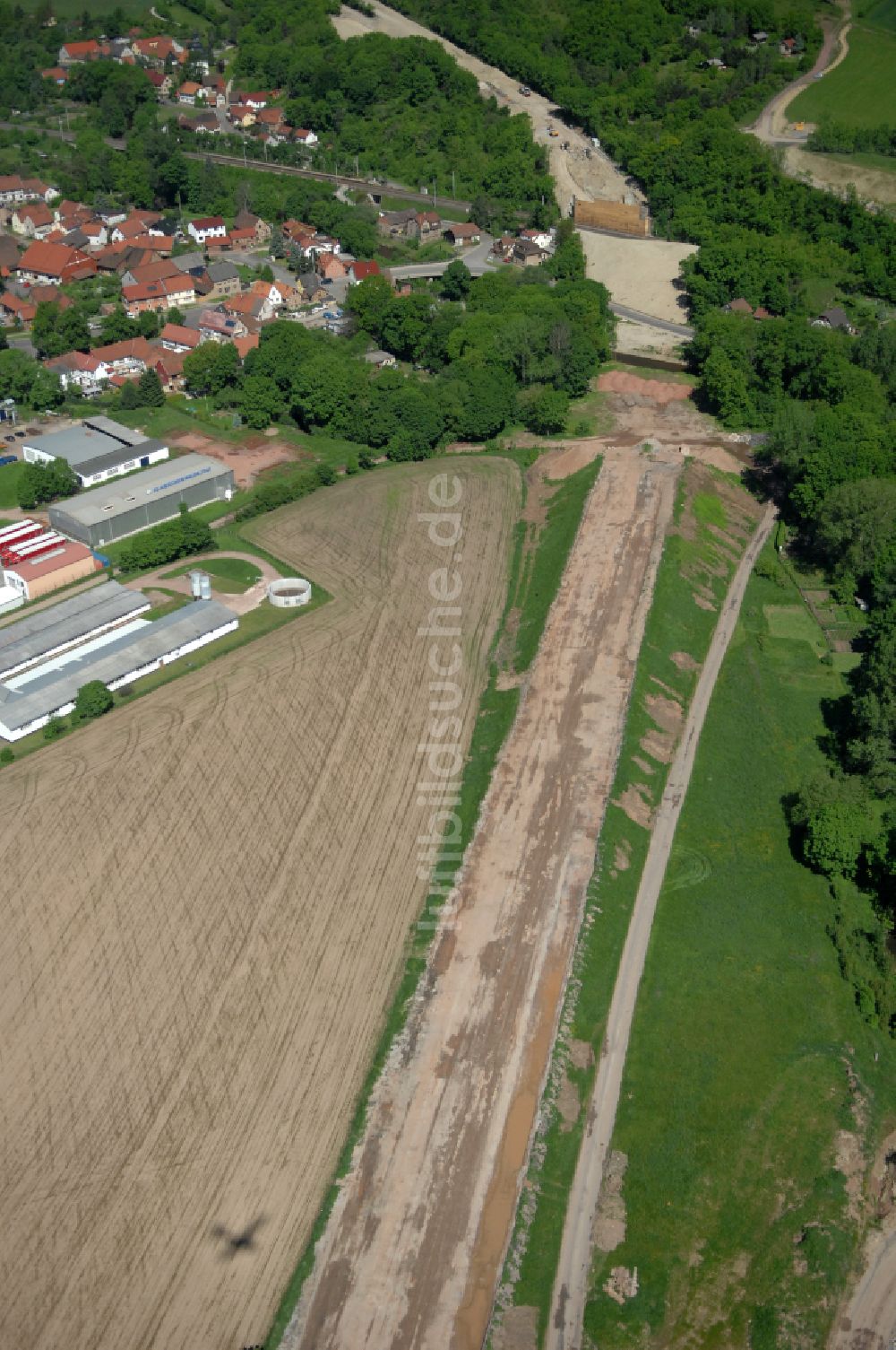 Luftaufnahme Wutha-Farnroda - Renaturierung der Autobahn- Trasse der BAB A4 über die Hörselberge im Waldgebiet in Wutha-Farnroda im Bundesland Thüringen, Deutschland