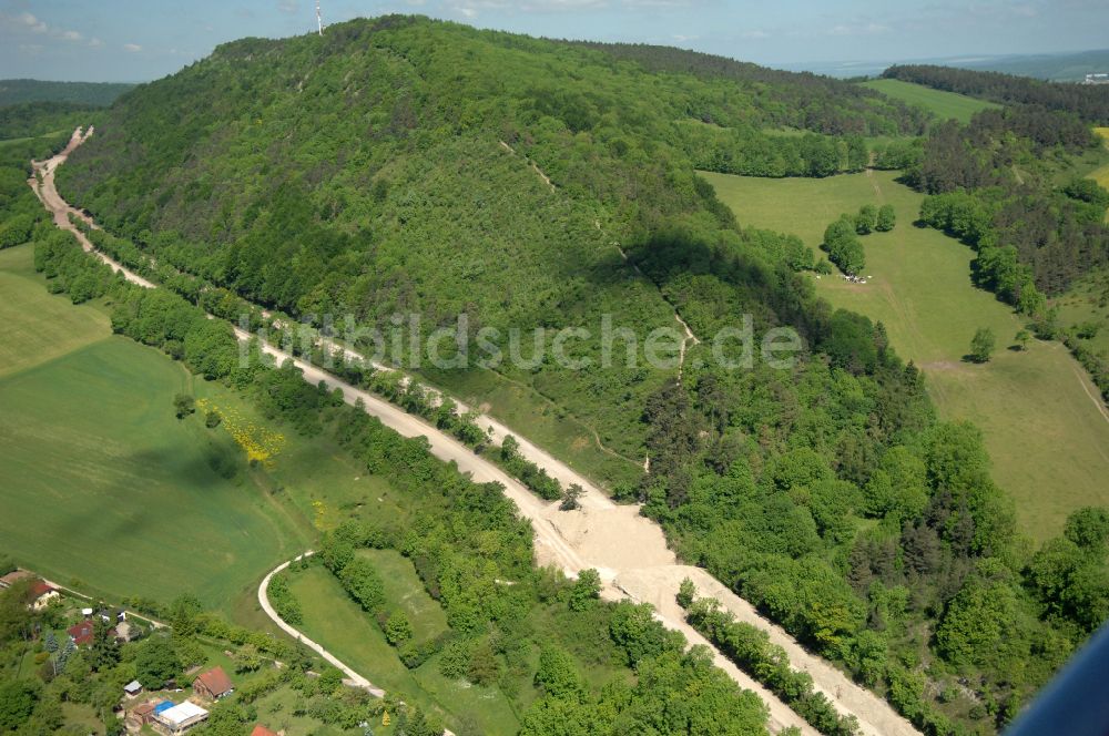 Luftaufnahme Wutha-Farnroda - Renaturierung der Autobahn- Trasse der BAB A4 über die Hörselberge im Waldgebiet in Wutha-Farnroda im Bundesland Thüringen, Deutschland