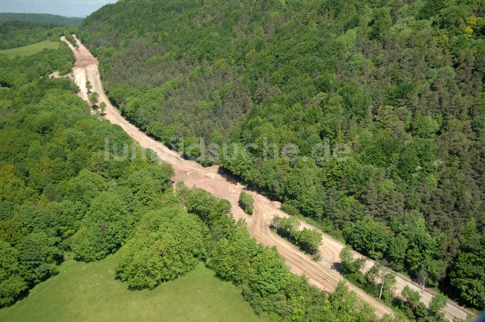 Wutha-Farnroda aus der Vogelperspektive: Renaturierung der Autobahn- Trasse der BAB A4 über die Hörselberge im Waldgebiet in Wutha-Farnroda im Bundesland Thüringen, Deutschland