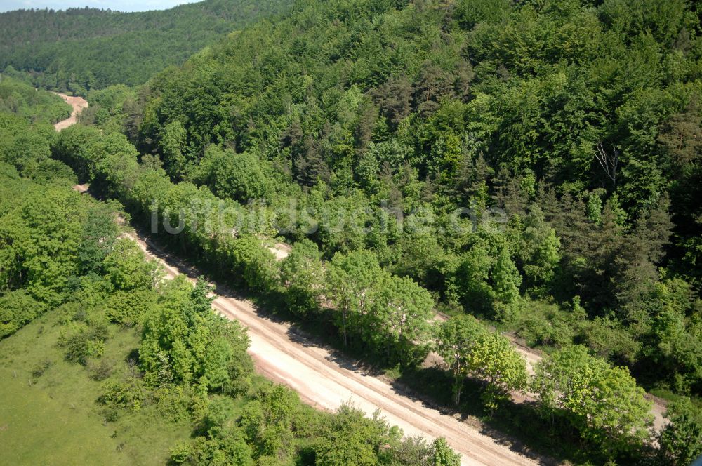 Luftaufnahme Wutha-Farnroda - Renaturierung der Autobahn- Trasse der BAB A4 über die Hörselberge im Waldgebiet in Wutha-Farnroda im Bundesland Thüringen, Deutschland