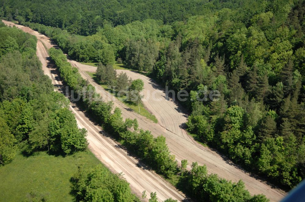 Wutha-Farnroda aus der Vogelperspektive: Renaturierung der Autobahn- Trasse der BAB A4 über die Hörselberge im Waldgebiet in Wutha-Farnroda im Bundesland Thüringen, Deutschland