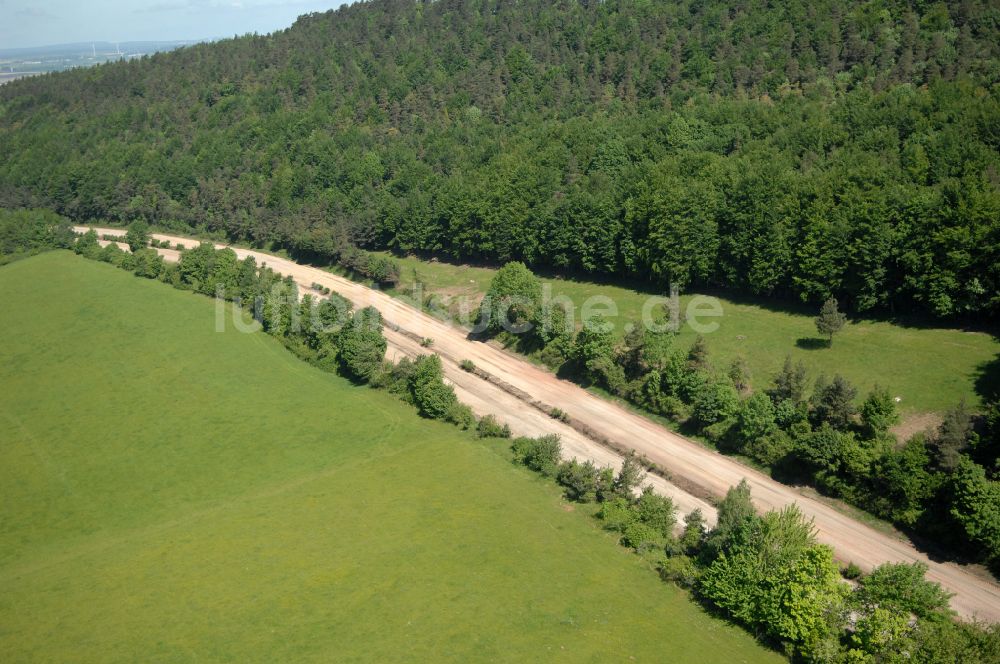 Luftaufnahme Wutha-Farnroda - Renaturierung der Autobahn- Trasse der BAB A4 über die Hörselberge im Waldgebiet in Wutha-Farnroda im Bundesland Thüringen, Deutschland