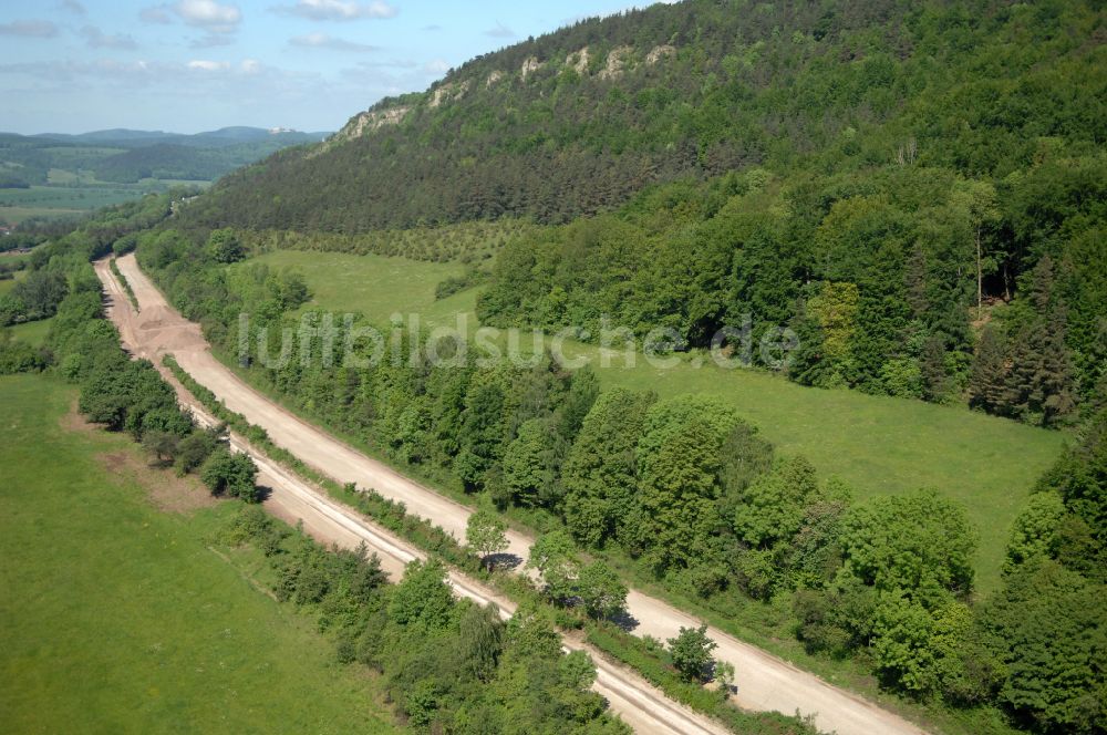 Luftaufnahme Wutha-Farnroda - Renaturierung der Autobahn- Trasse der BAB A4 über die Hörselberge im Waldgebiet in Wutha-Farnroda im Bundesland Thüringen, Deutschland