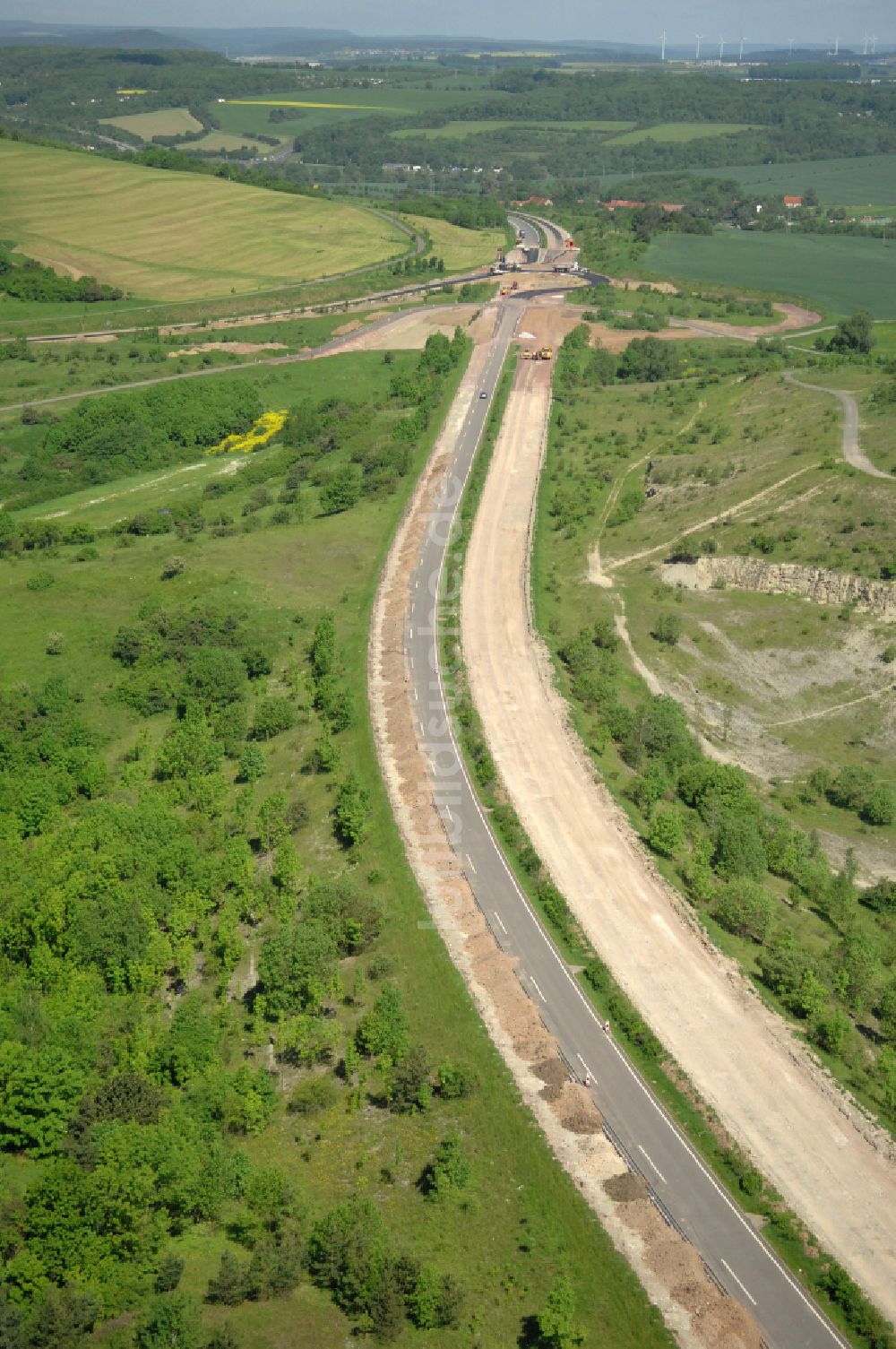 Wutha-Farnroda aus der Vogelperspektive: Renaturierung der Autobahn- Trasse der BAB A4 über die Hörselberge im Waldgebiet in Wutha-Farnroda im Bundesland Thüringen, Deutschland