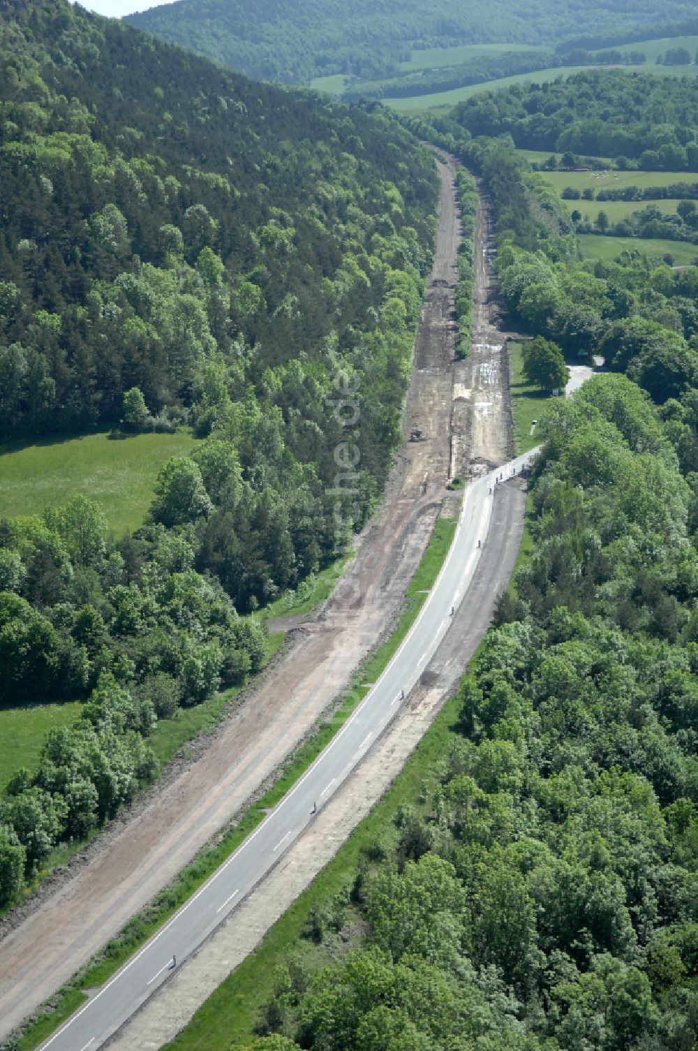 Luftaufnahme Wutha-Farnroda - Renaturierung der Autobahn- Trasse der BAB A4 über die Hörselberge im Waldgebiet in Wutha-Farnroda im Bundesland Thüringen, Deutschland