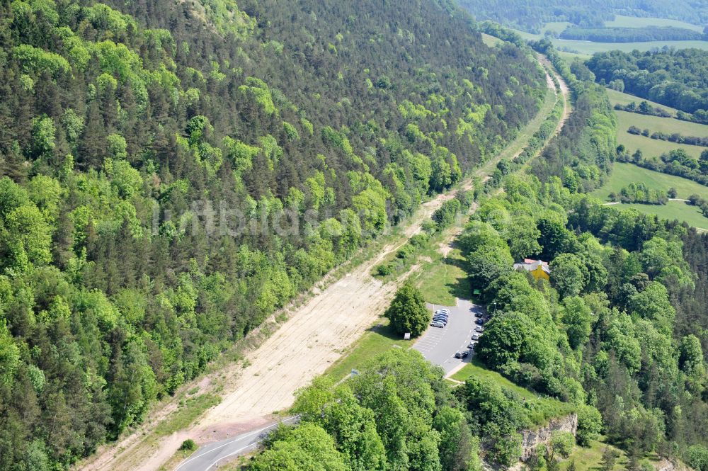 Luftaufnahme Wutha-Farnroda - Renaturierung der Autobahn- Trasse der BAB A4 über die Hörselberge im Waldgebiet in Wutha-Farnroda im Bundesland Thüringen, Deutschland