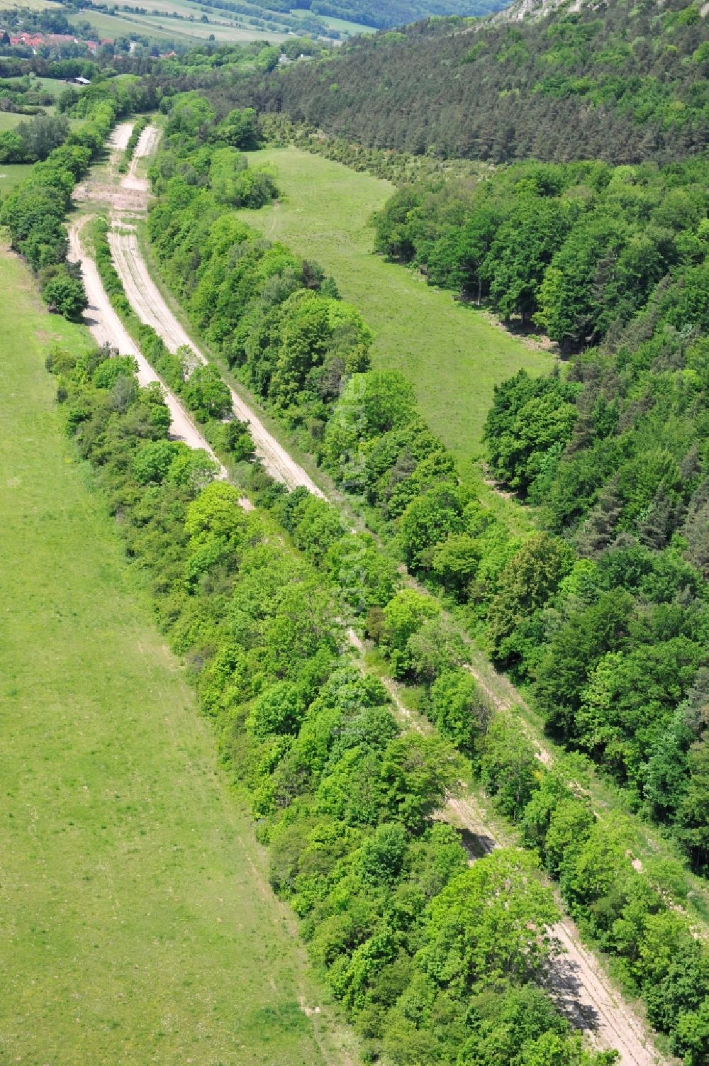 Luftbild Wutha-Farnroda - Renaturierung der Autobahn- Trasse der BAB A4 über die Hörselberge im Waldgebiet in Wutha-Farnroda im Bundesland Thüringen, Deutschland