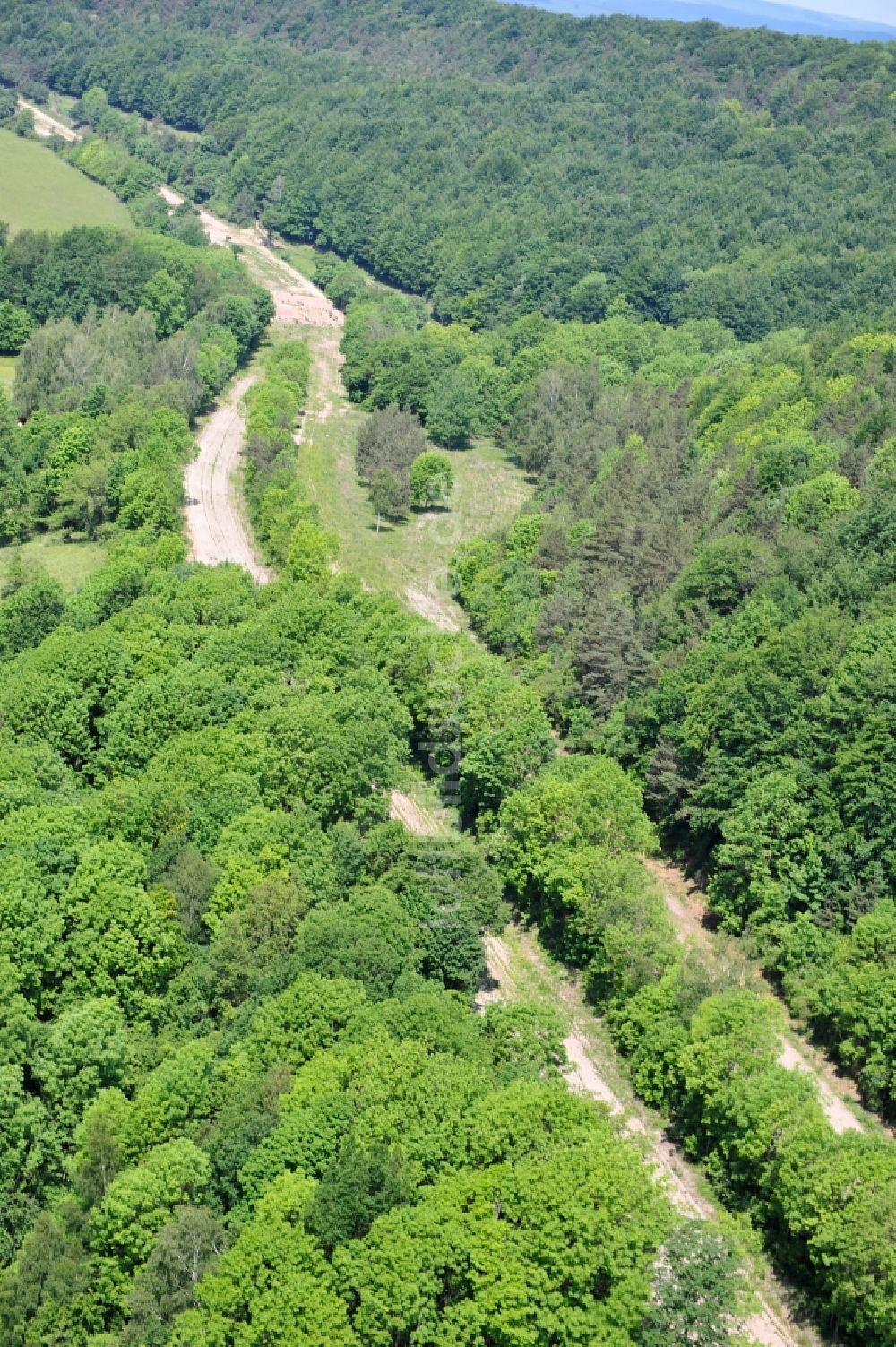 Luftaufnahme Wutha-Farnroda - Renaturierung der Autobahn- Trasse der BAB A4 über die Hörselberge im Waldgebiet in Wutha-Farnroda im Bundesland Thüringen, Deutschland