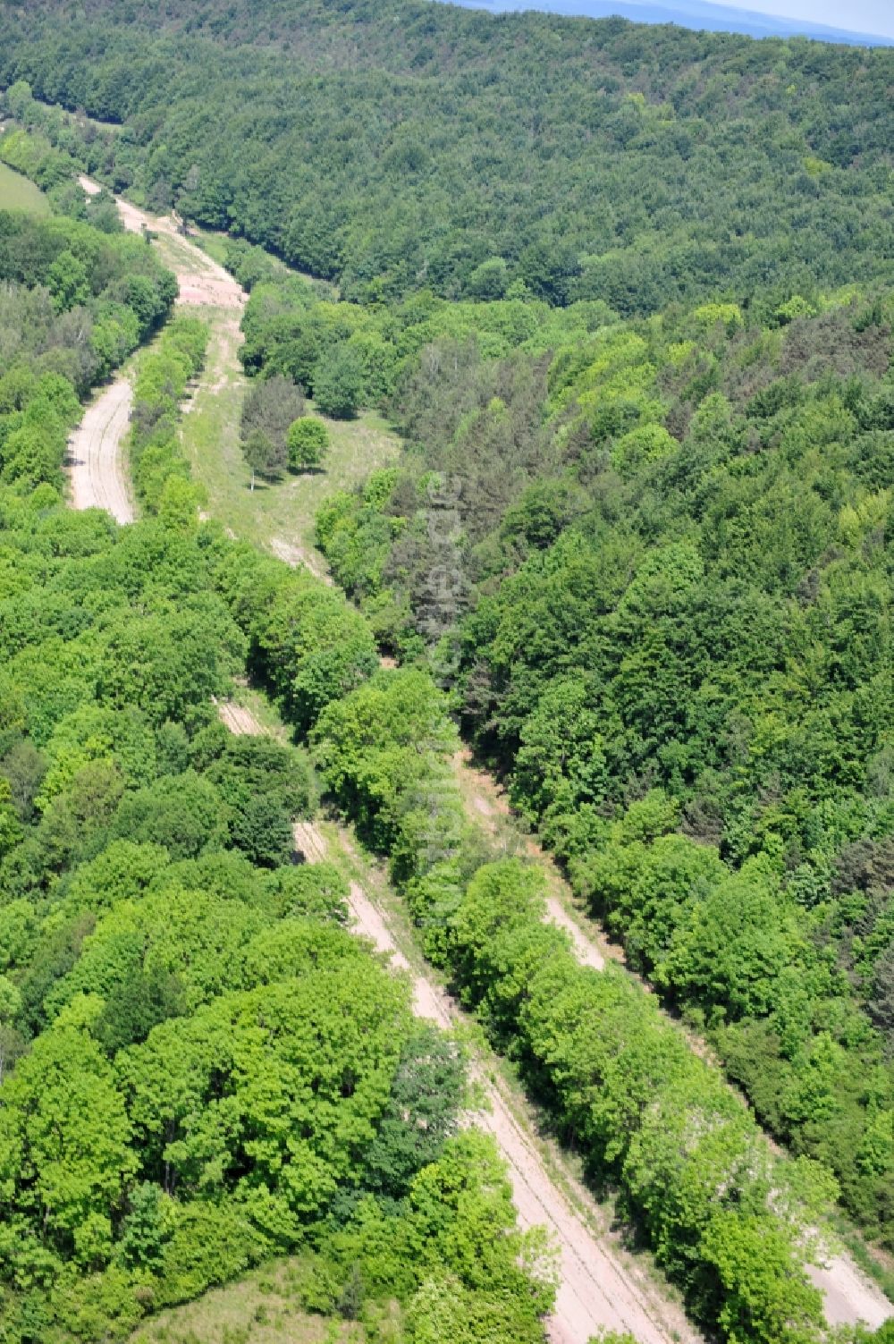 Wutha-Farnroda von oben - Renaturierung der Autobahn- Trasse der BAB A4 über die Hörselberge im Waldgebiet in Wutha-Farnroda im Bundesland Thüringen, Deutschland