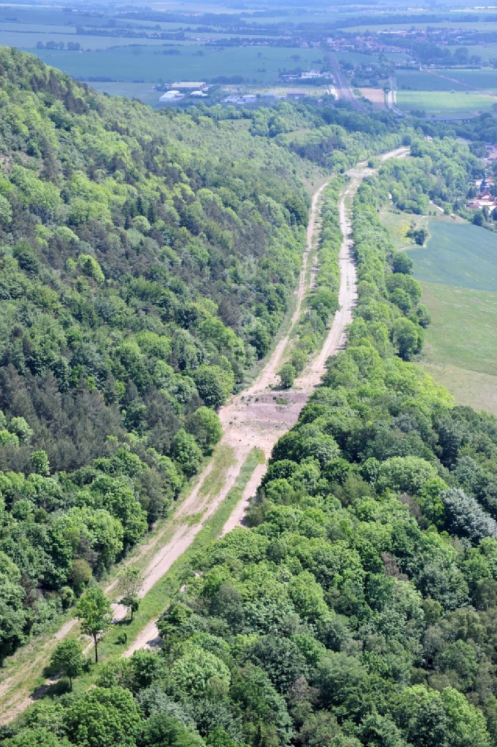 Luftbild Wutha-Farnroda - Renaturierung der Autobahn- Trasse der BAB A4 über die Hörselberge im Waldgebiet in Wutha-Farnroda im Bundesland Thüringen, Deutschland