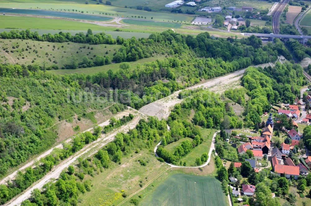 Luftaufnahme Wutha-Farnroda - Renaturierung der Autobahn- Trasse der BAB A4 über die Hörselberge im Waldgebiet in Wutha-Farnroda im Bundesland Thüringen, Deutschland